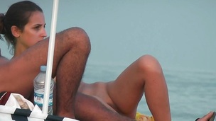 Girl with nice boobs on the beach Espana voyeur video